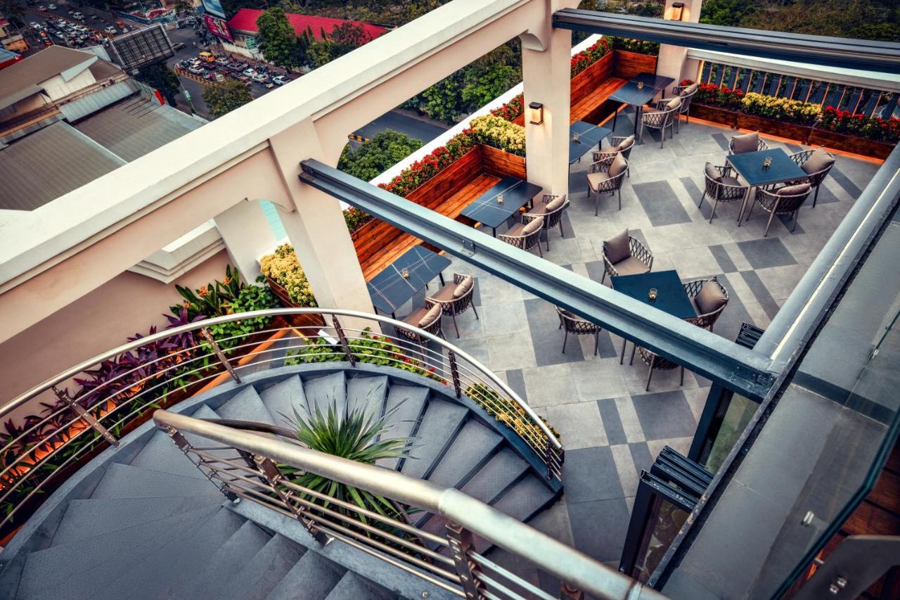 Отель Maxx Phnom Penh Downtown By H World Экстерьер фото