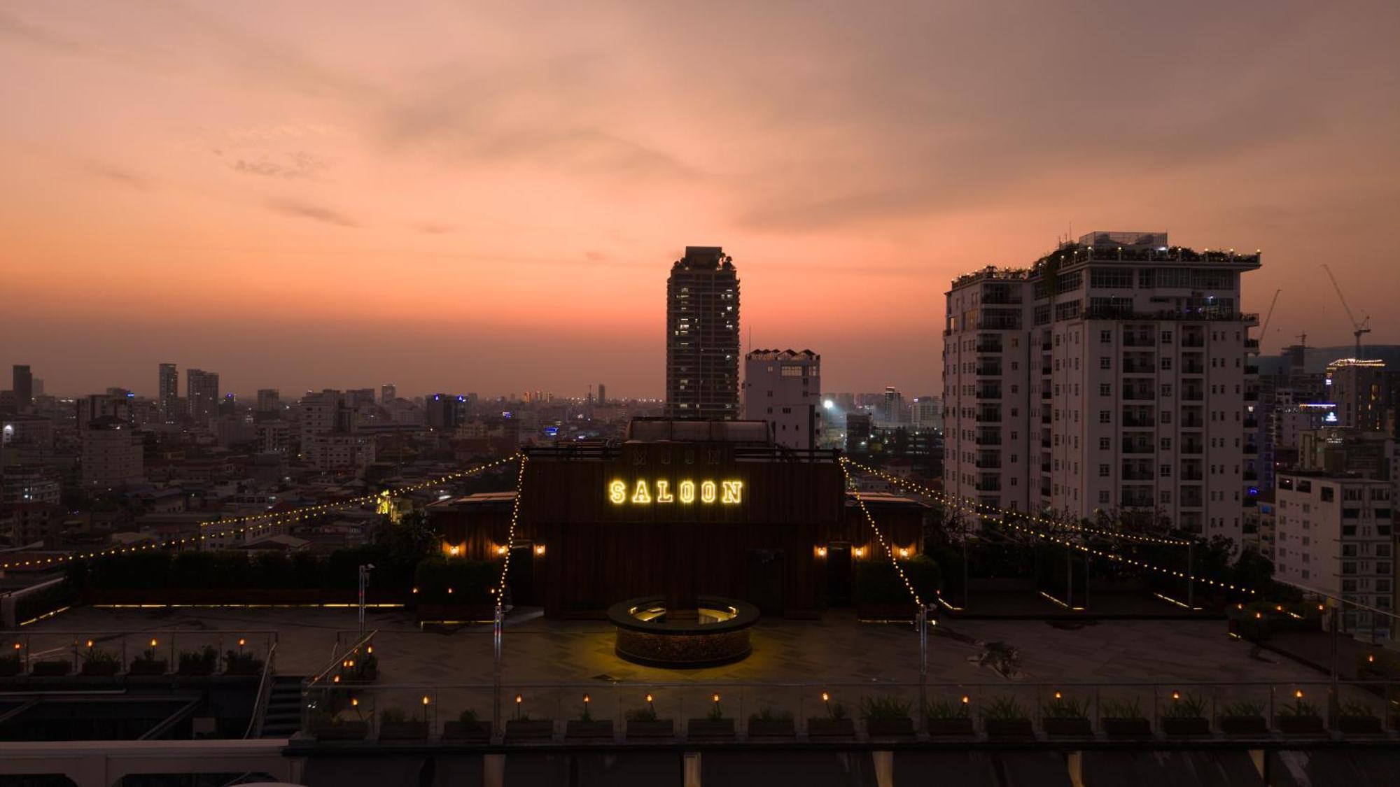 Отель Maxx Phnom Penh Downtown By H World Экстерьер фото